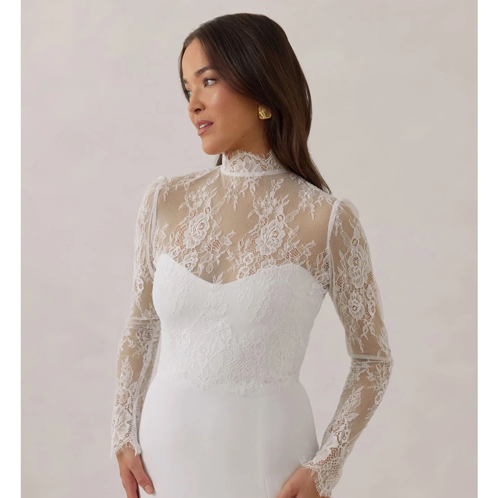 ISO Park & Fifth Wesley Lace Topper